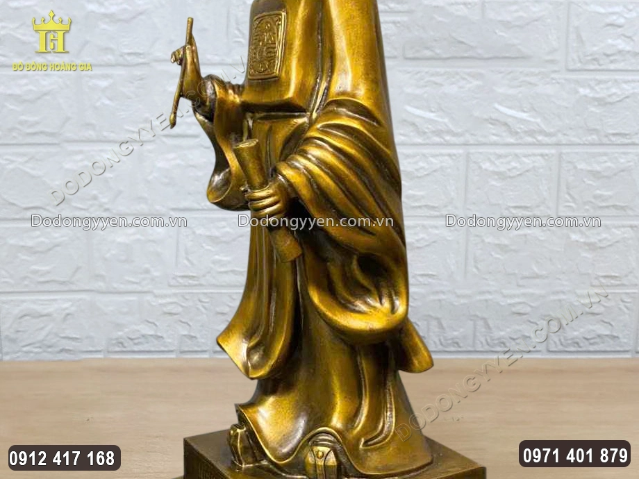 Từng họa tiết hoa văn được chạm khắc sắc n&eacute;t